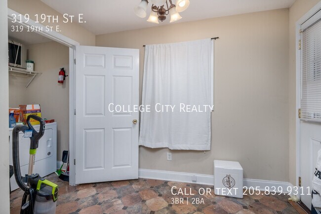 Building Photo - 319 19th St E