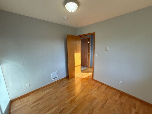 Building Photo - 1740 Glen Creek Rd NW