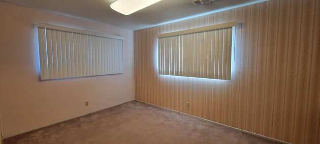 Building Photo - Charming 3 Bedroom, 2 Bath Home with Mountain Views