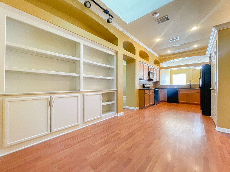 Building Photo - 10113 Condor Loop