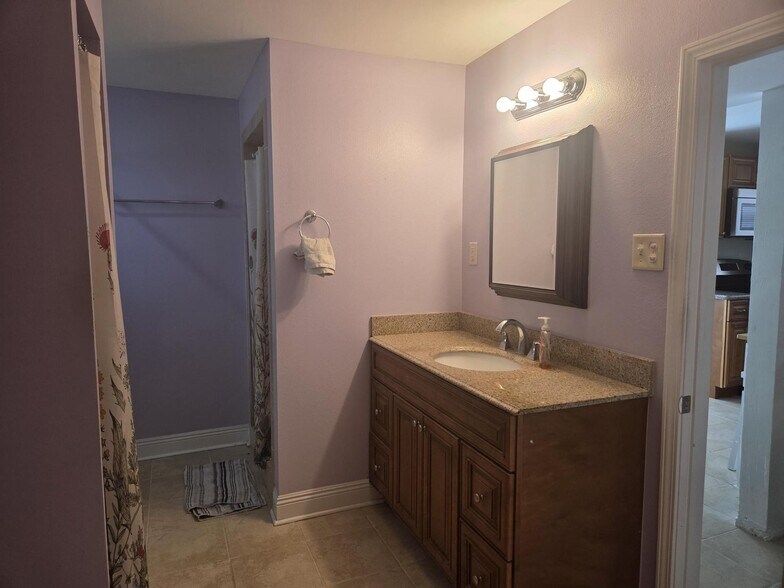 Building Photo - 4422 Walmsley Ave