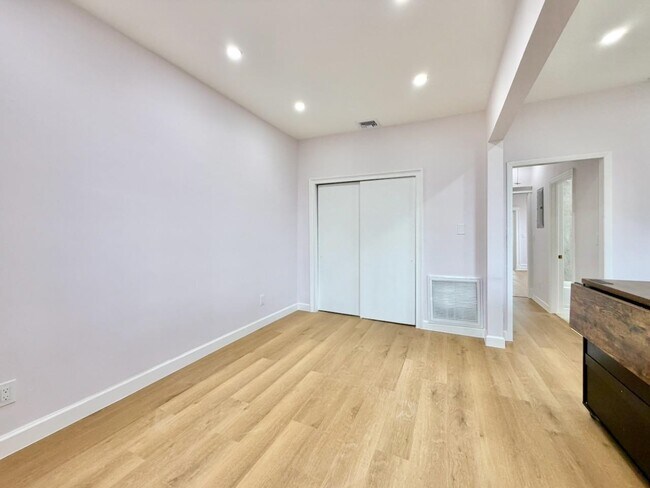 Building Photo - 130 Beach St