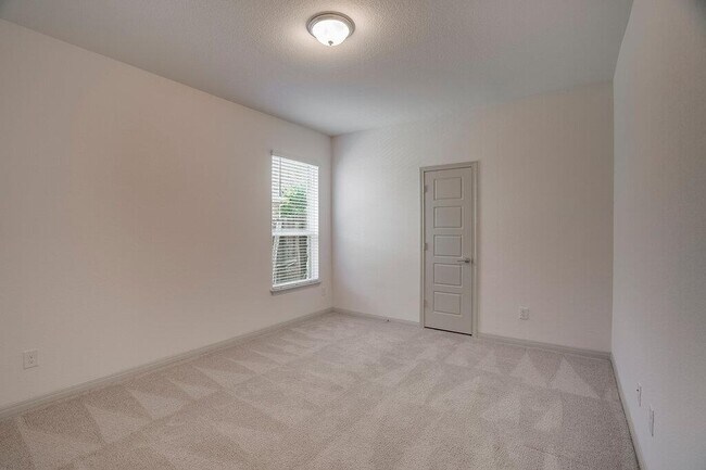 Building Photo - 5616 Monrovia Ln