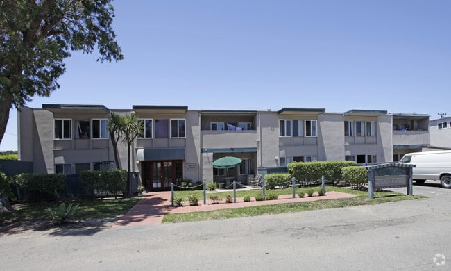 Building Photo - Vineyard Apartments