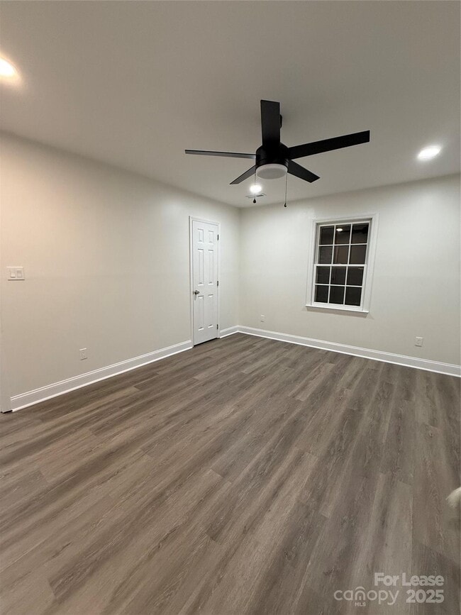 Building Photo - 10423 Queensmead Cir