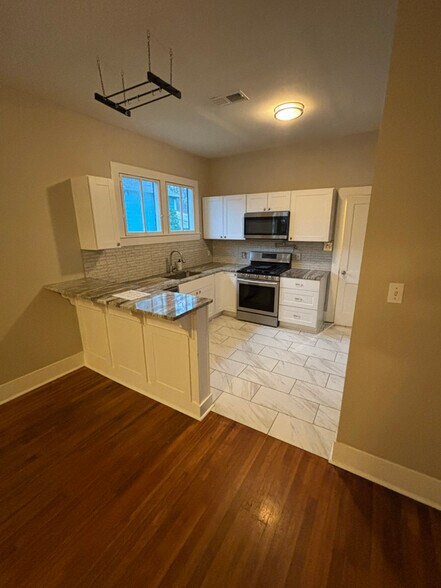 Building Photo - 2148 Tulip St