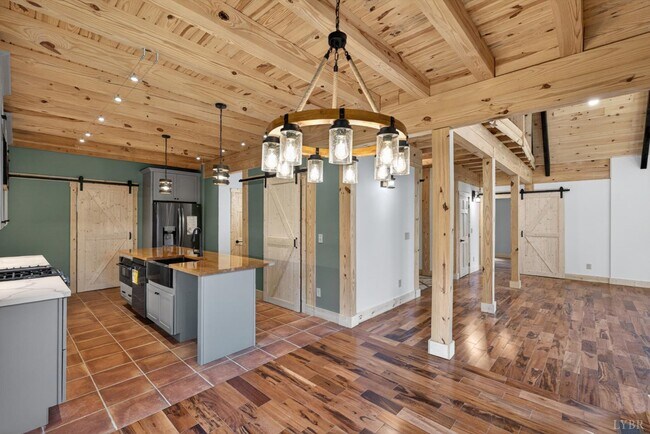 Building Photo - 308 Acres Ct