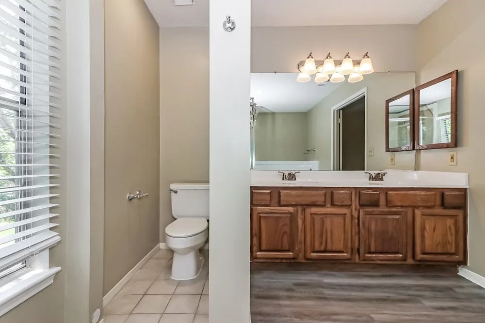 Building Photo - 16110 Sweetwater Creek Dr