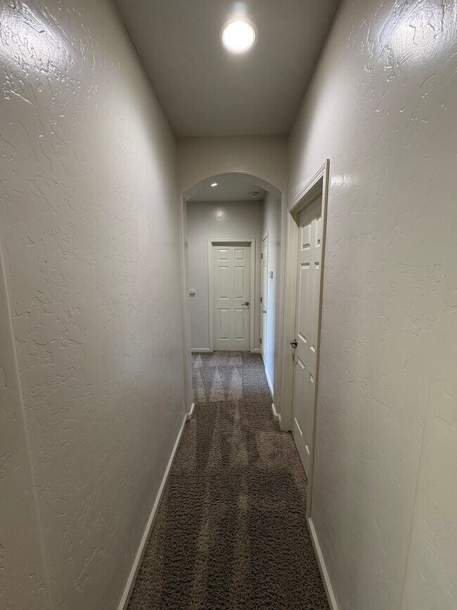 Building Photo - Lovely home available now!