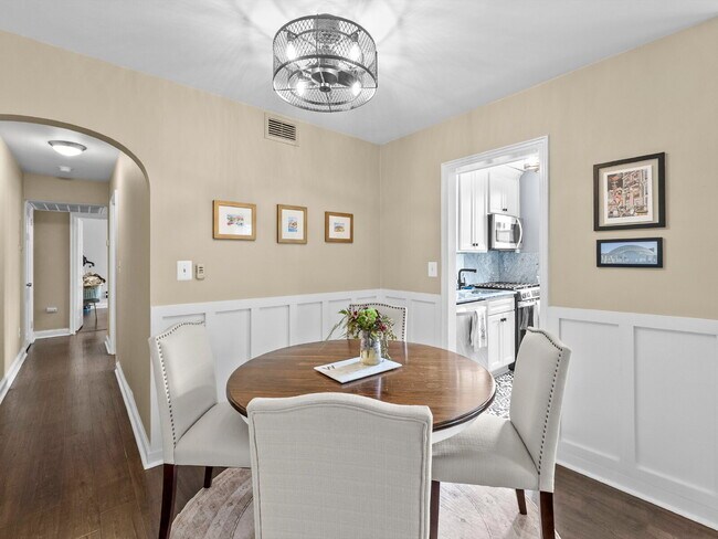 Building Photo - Enjoy Comfortable Arlington Living at Old ...