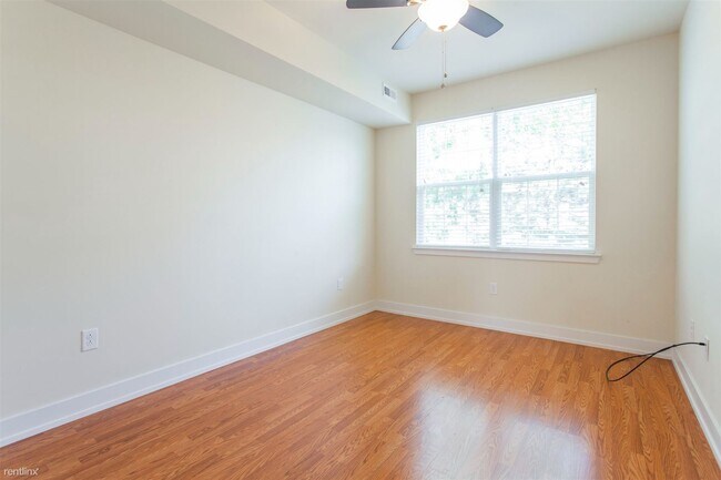 Building Photo - 2 br, 1 bath Triplex - 1405 N SYDENHAM ST ...