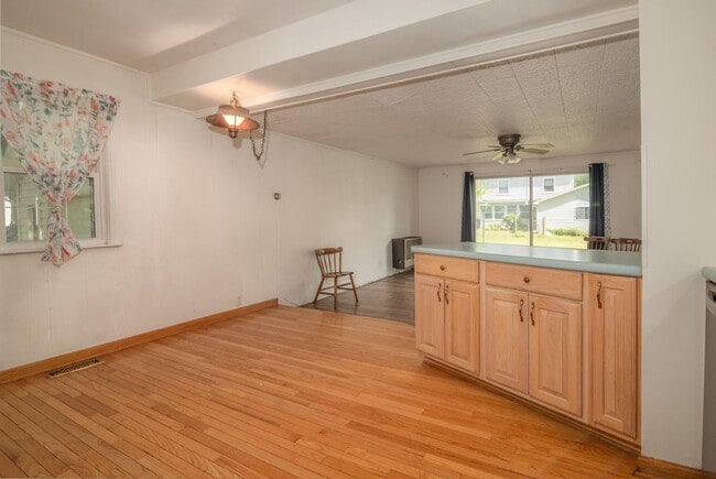 Building Photo - 915 Sheridan Ct