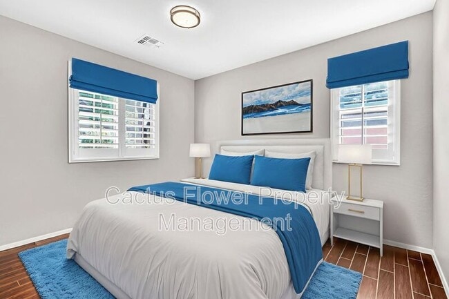 Building Photo - 2544 E Vermont Dr