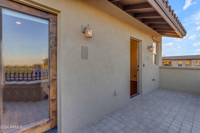 Building Photo - 2322 E Samantha Way