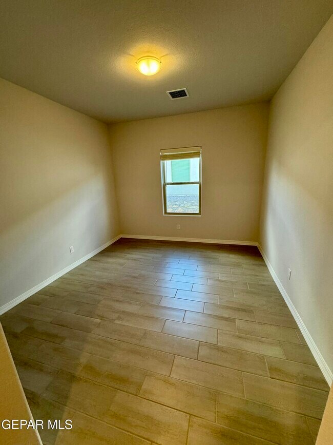 Building Photo - 7500 Enchanted Ridge Dr