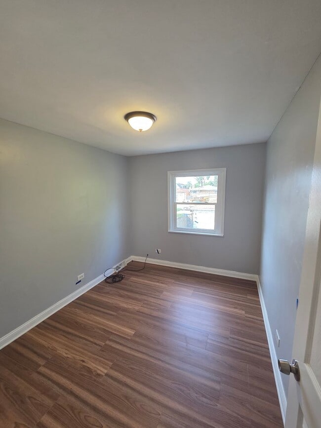 Building Photo - 1702 W Edmaire St