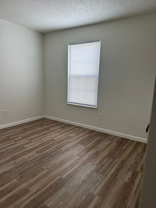 Building Photo - Westmoor Place 601