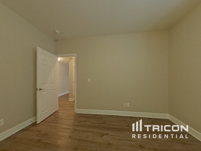 Building Photo - 781 Dublin Pl