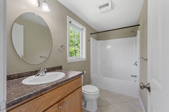 Building Photo - 41 Village Dr