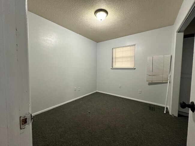 Building Photo - 860 S Scott St