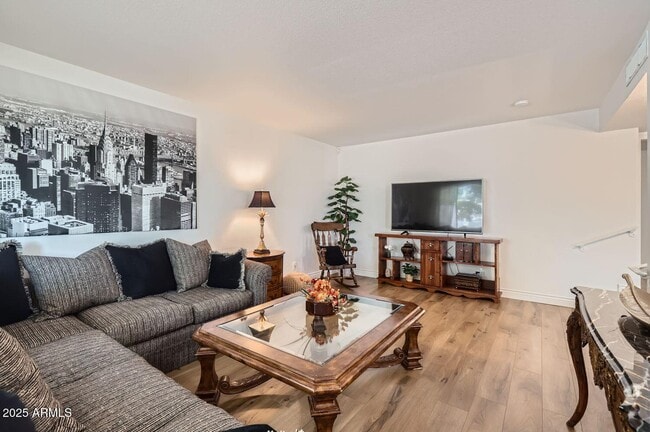 Building Photo - 1305 E Steamboat Bend Dr