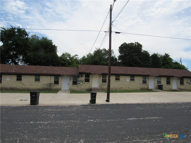 Primary Photo - 512 Wolf St