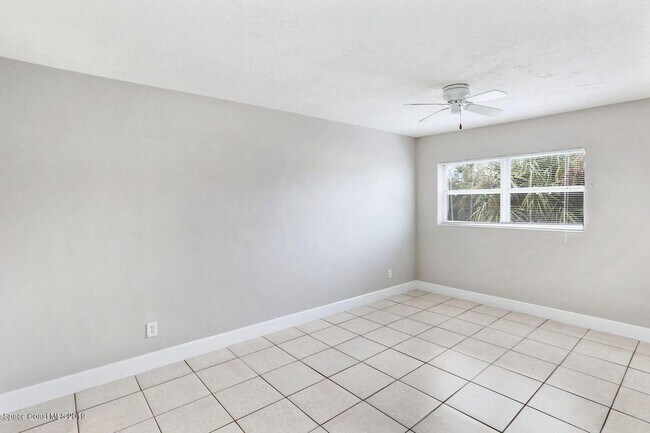 Building Photo - 223 Columbia Dr
