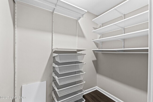 Building Photo - 1112 E Burnett Ave