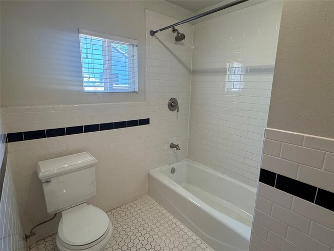 Building Photo - 1710 Riverview St