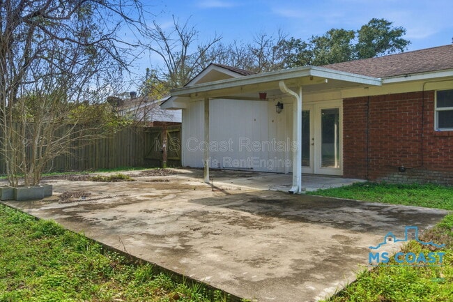 Building Photo - 208 Charles Ave