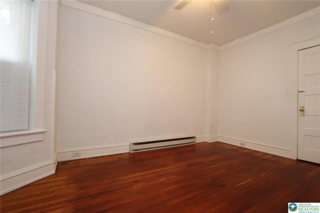 Building Photo - 728 E 6th St