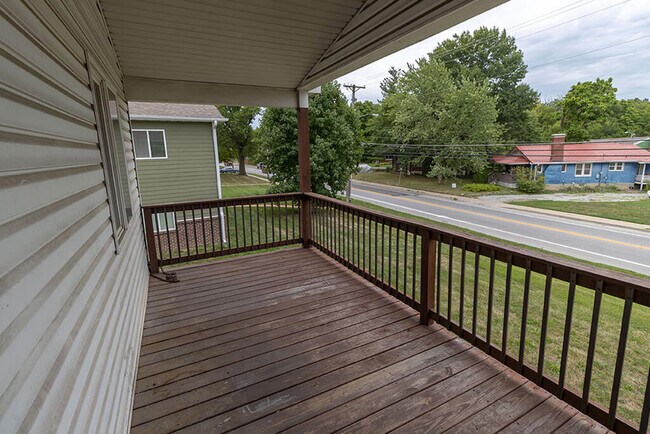 Building Photo - 1409 Paris Rd