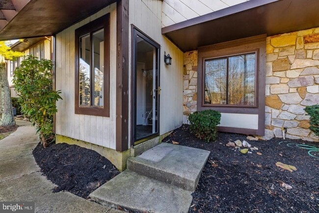 Building Photo - 1210 Thackery Ct