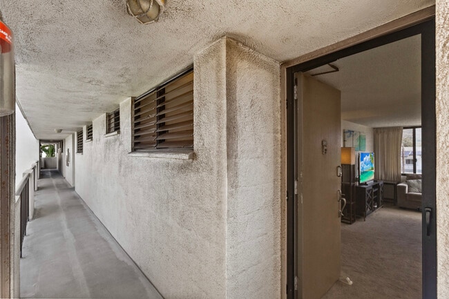 Building Photo - 909 Coolidge St