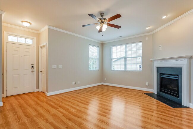 Building Photo - 130 Norwich Dr