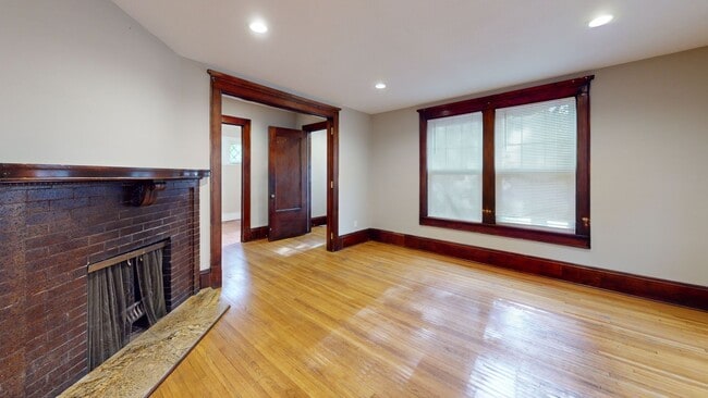 Building Photo - Affordable 6-Bedroom3 bath House Close to U of M Campus