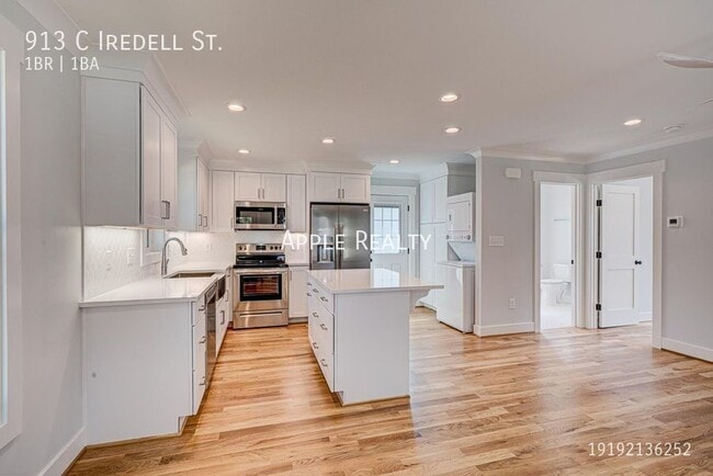 Building Photo - 913 Iredell St