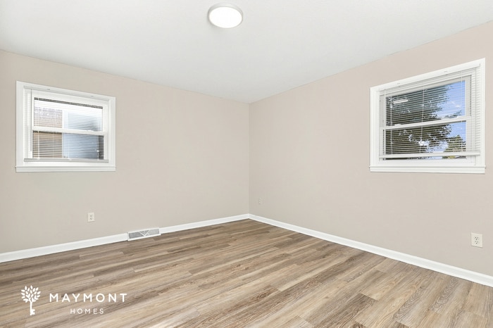 Building Photo - 1404 Cedar Dr