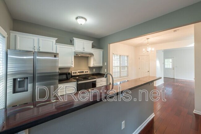 Building Photo - 1331 Memorial Dr SE