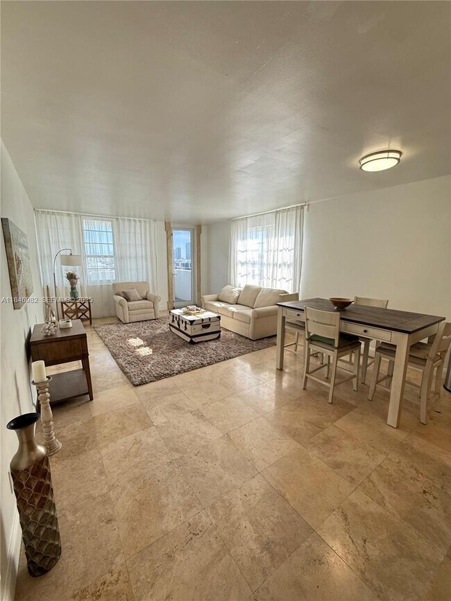 Building Photo - 100 Lincoln Rd