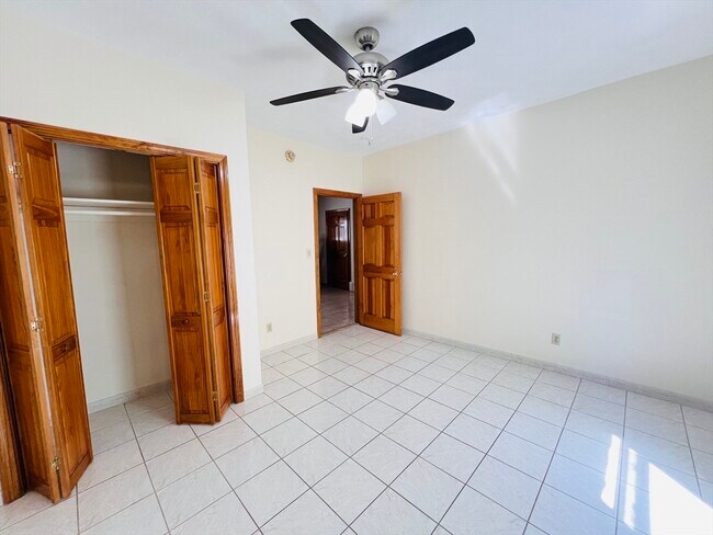 Building Photo - 34 Medford St