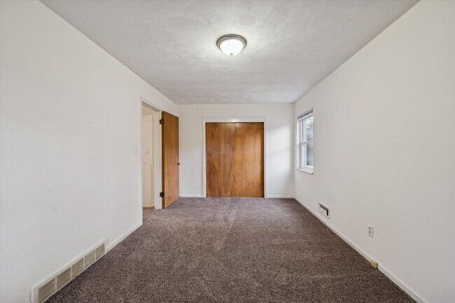 Building Photo - 2127 Collinway St