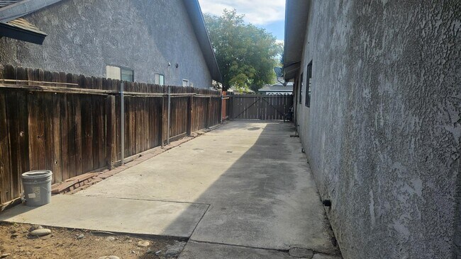 Building Photo - 3216 Renn Ave