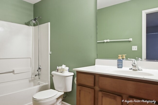 Building Photo - 749 S Parkside Dr