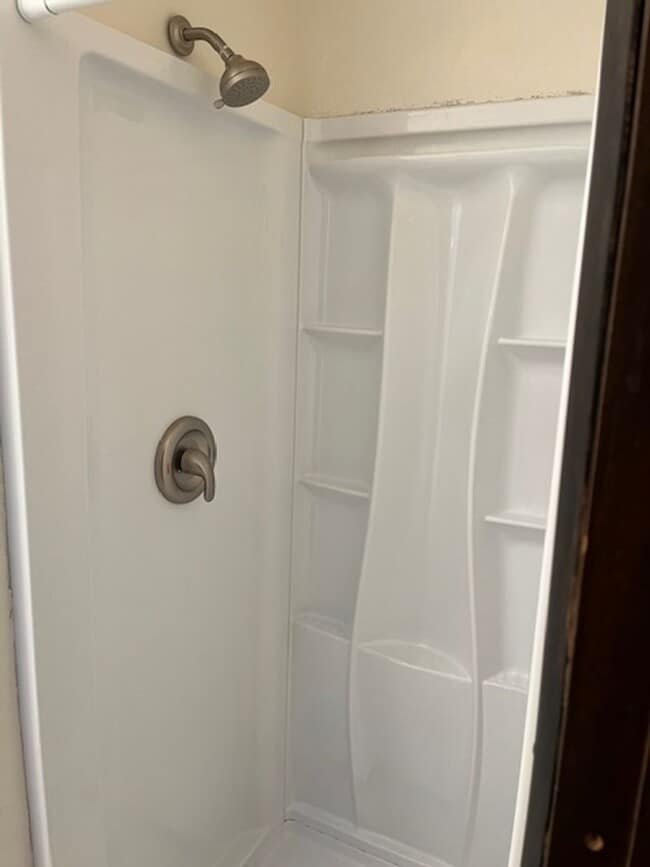 Building Photo - Pleasant Gunbarrel home 3/2.5/2 car