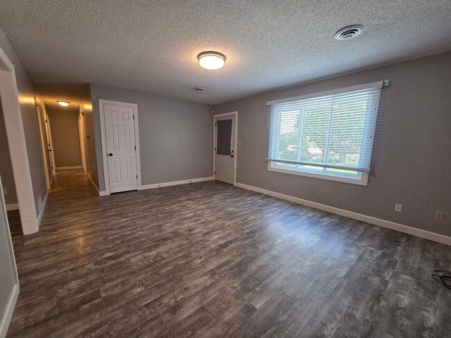 Building Photo - Gorgeous Corner lot Home for Rent!