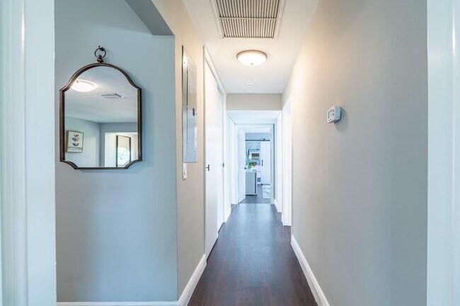 Building Photo - 2101 N 52nd Ave