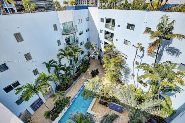 Building Photo - 2699 Tigertail Ave