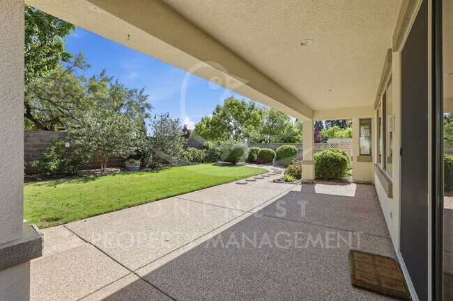 Building Photo - Refreshed 2-bedroom plus den, 2.5-bathroom in beloved Sun City Lincoln Del Webb community!