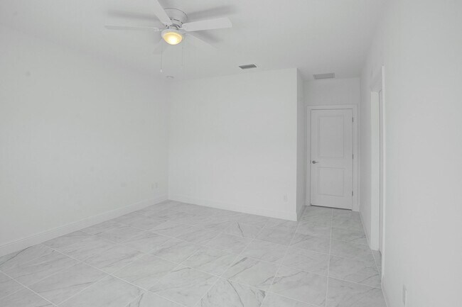Building Photo - Gorgeous Brand New 3 Bedroom 2 Bath (2-story) Townhouse in Deerfield Beach